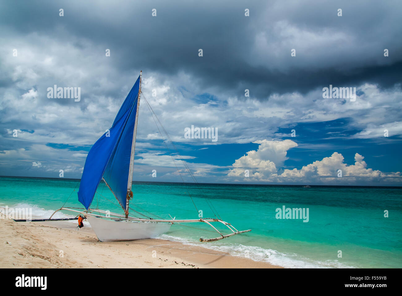 Voilier sur la plage de Puka, Boracay, Philippines Banque D'Images