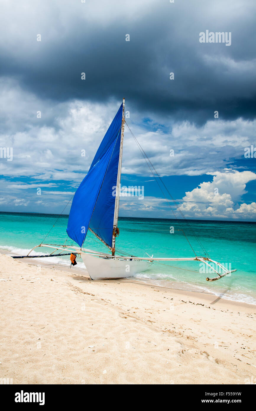 Voilier sur la plage de Puka, Boracay, Philippines Banque D'Images