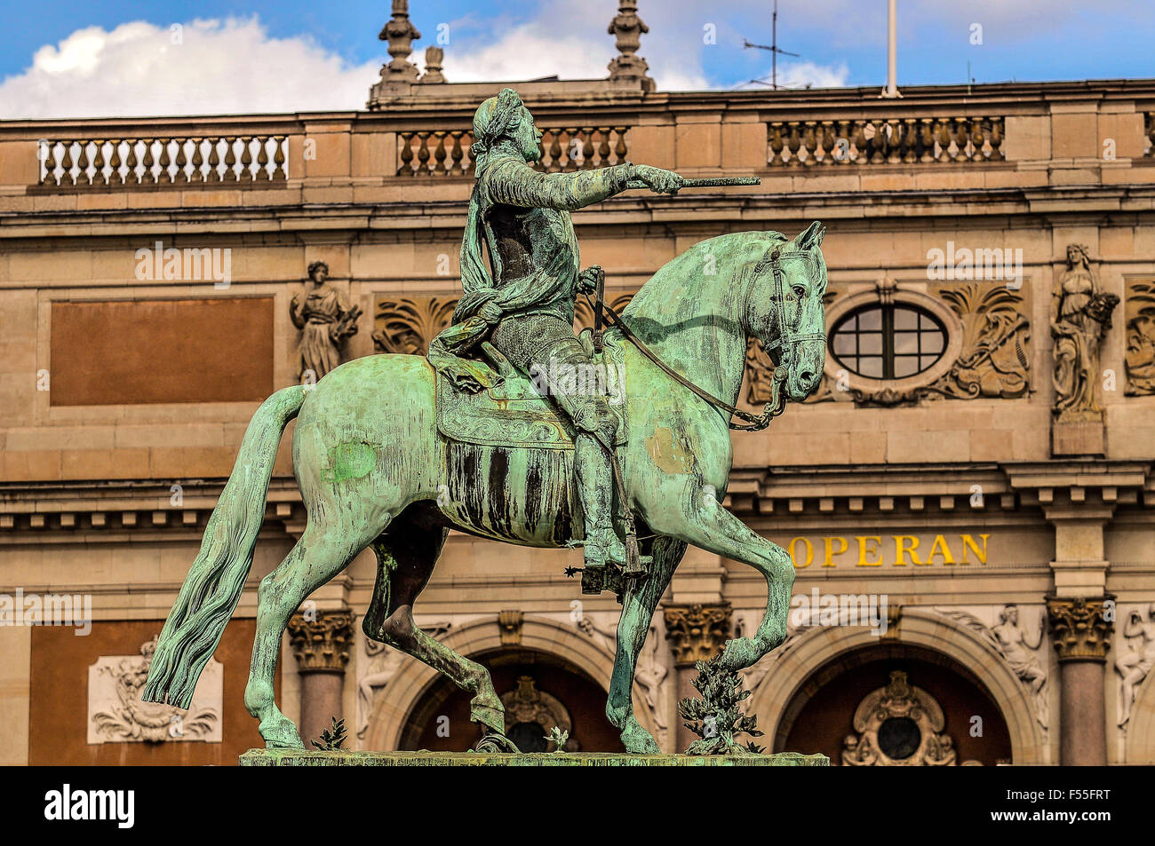 La place Gustav Adolf Stockholm Suède la statue équestre de Gustav II et la Kungliga Opera House Banque D'Images