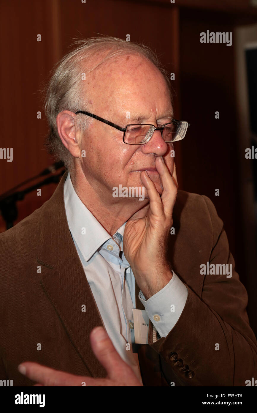 Laurence Cockcroft, co-fondateur de Transparency International au lancement du livre de Michael Smith 'grande', plaidera en faveur d'un capitalisme fondé sur la conscience et socialement marché tiré par l'économie à la London Centre d'Initiatives et Changement à Londres 27.10.2015 Banque D'Images