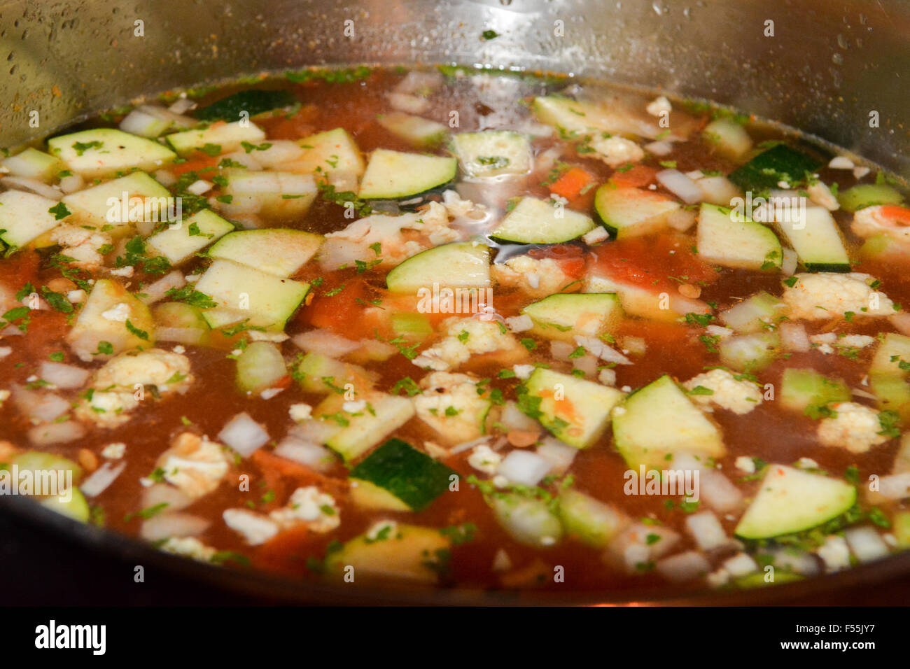 Stock pot de soupe aux légumes maison Banque D'Images