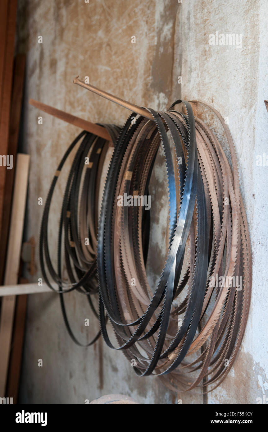 Lames de scies pour machine de coupe de bois à l'atelier de menuiserie Saïda Liban Banque D'Images