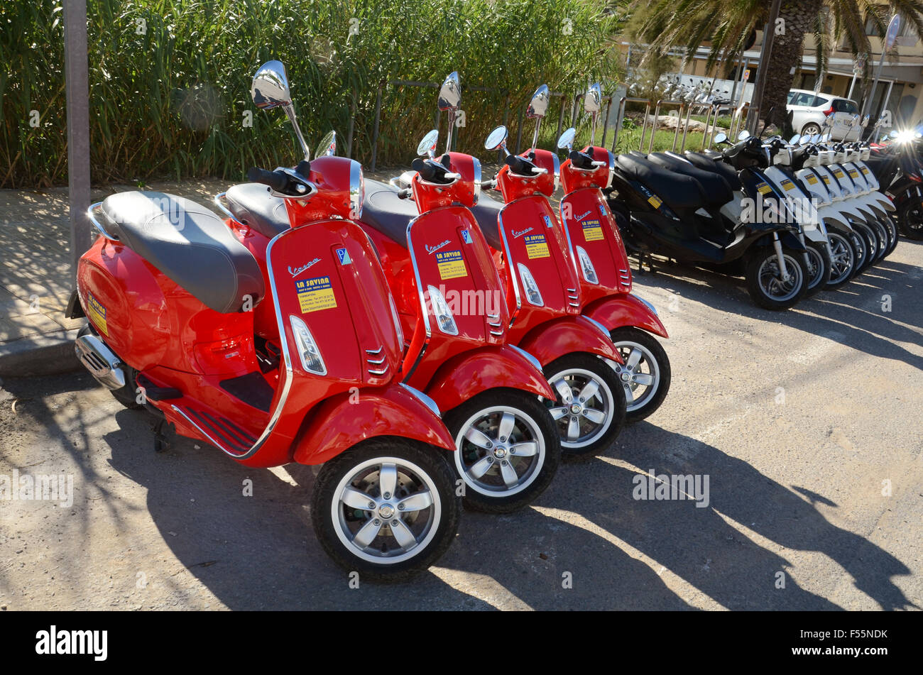 Gamme de scooters de location Formentera Ibiza, Espagne Banque D'Images