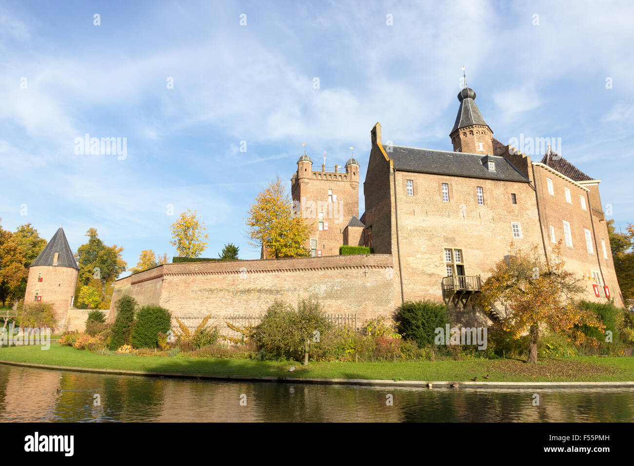 Huis Bergh château sur une journée ensoleillée d'automne. Les Pays-Bas Banque D'Images