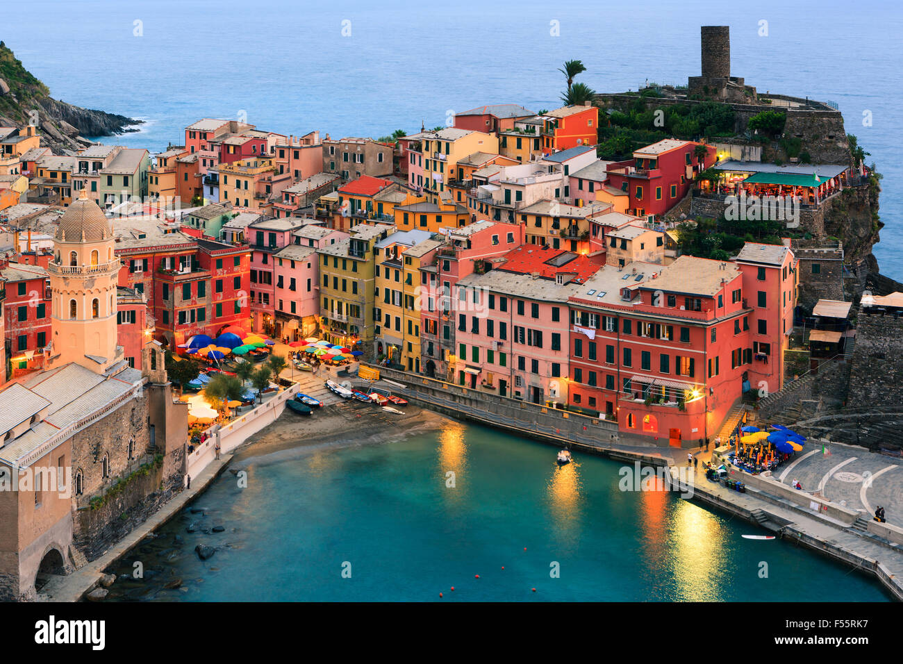 Vernazza (Latin : Vulnetia) est une commune française, située dans la province de La Spezia, Ligurie, dans le nord-ouest de l'Italie. Banque D'Images