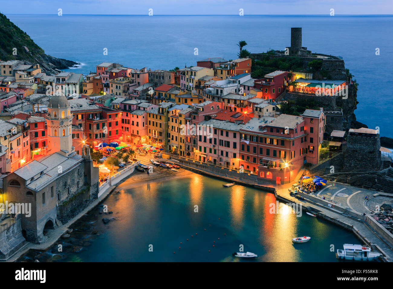 Vernazza (Latin : Vulnetia) est une commune française, située dans la province de La Spezia, Ligurie, dans le nord-ouest de l'Italie. Banque D'Images