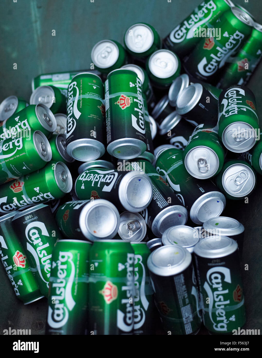 Une collection de boîtes de Carlsberg. Banque D'Images