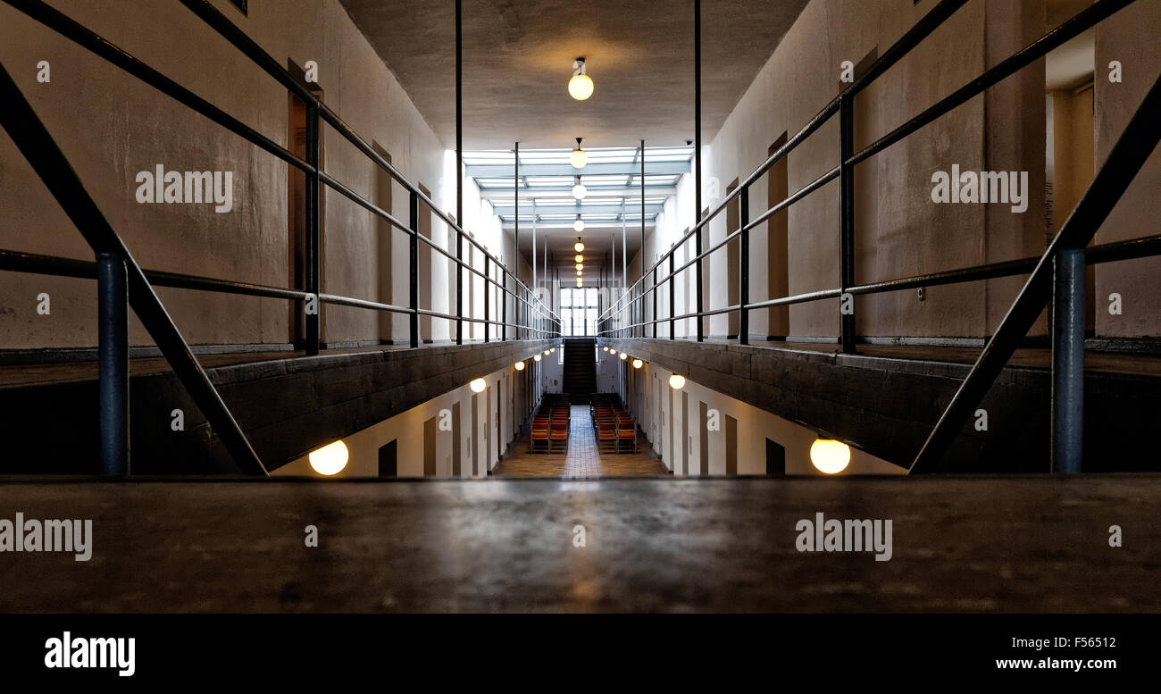 16.04.2015, Fuerstenberg (Havel), Brandebourg, Allemagne - Monument à l'emplacement de l'ancien camp de concentration de femmes à Ravensbrueck Fuerstenberg an der Havel, Allemagne dans le 1939 et 1945 des milliers et des détenus ont été torturés et assassinés, avant le camp fut libéré par l'Armée Rouge. La photo montre l'intérieur de la 1959 plusieurs fois reconstruit et réaménagé les cellules Musée digestif. EJH150416D273CAROEX.JPG - pas à vendre dans la région de G E R M A N Y, A U S T R I A, S W I T Z E R L A N D [communiqué de modèle : NON APPLICABLE, DES BIENS : NON (c) agence photo caro / Heinrich, http :// Banque D'Images