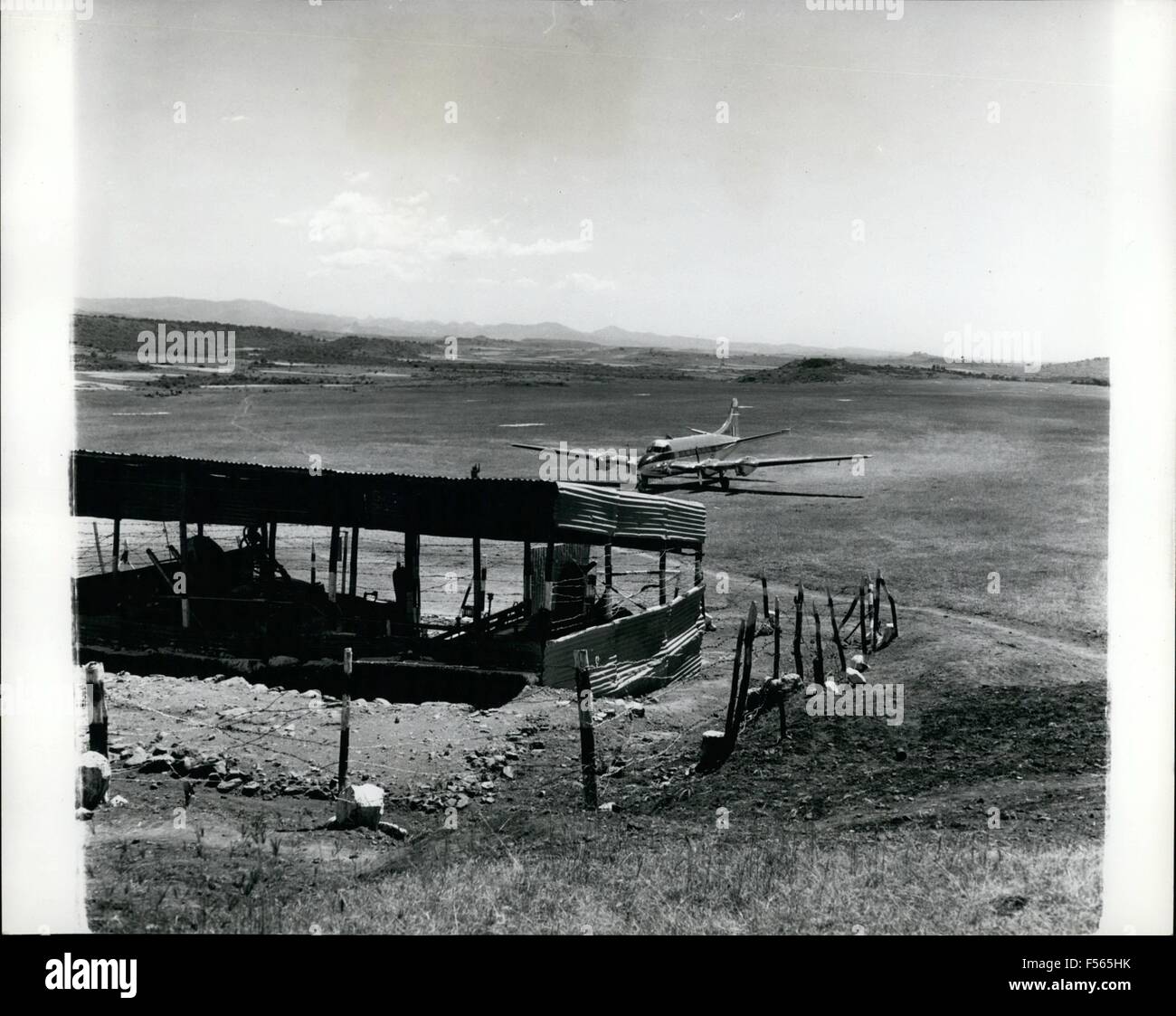 1968 - L'aéroport à Gondar, l'ancienne capitale de l'Éthiopie, est assez primitif. Sur le terrain d'atterrissage est un héron de la R.A.F. Vol de Queen's, qui a volé le duc et la duchesse de Gloucester dans d'Adis Ababa. © Keystone Photos USA/ZUMAPRESS.com/Alamy Live News Banque D'Images