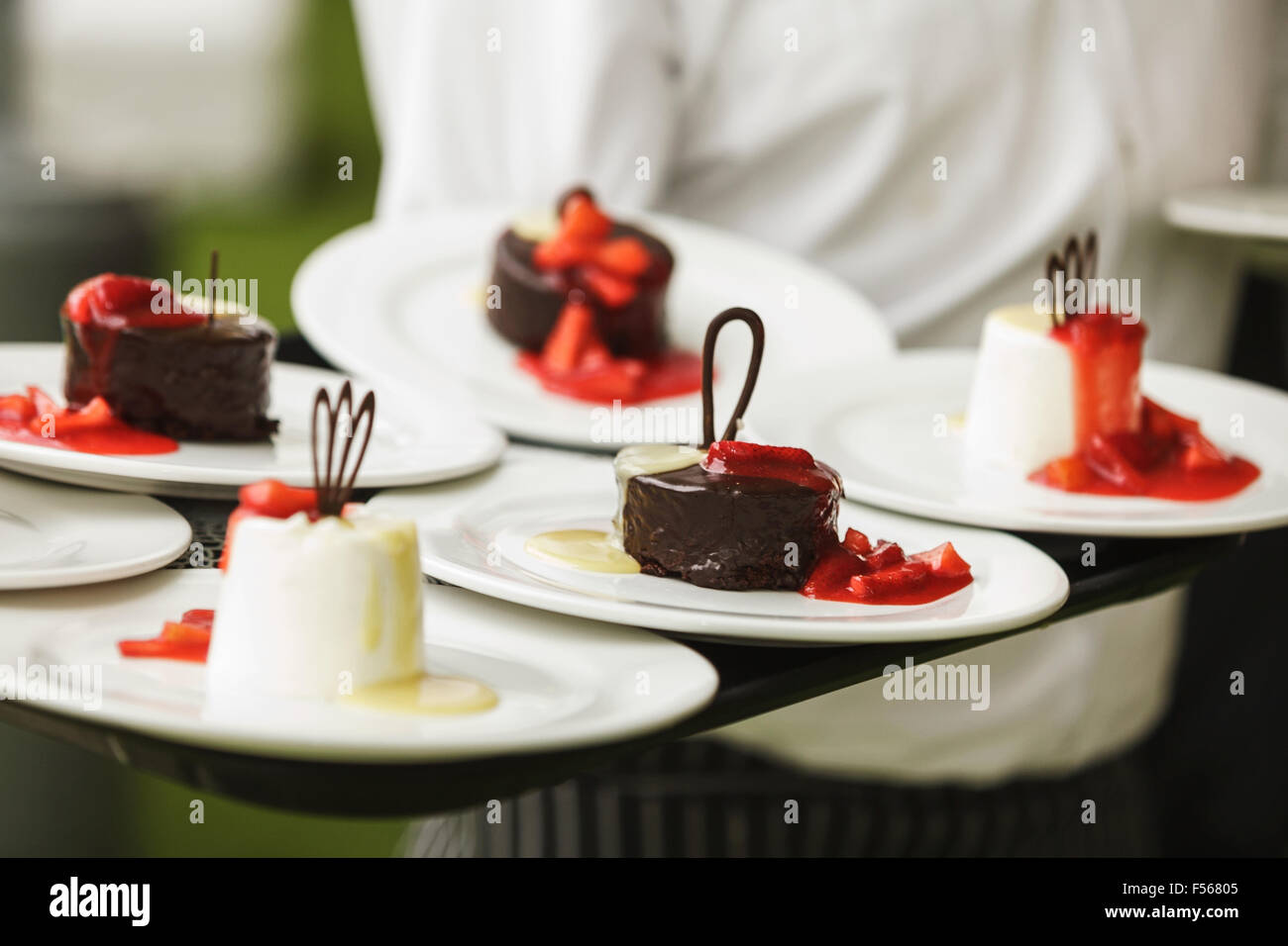 Ensemble de bonbons et desserts sur une fête de mariage Banque D'Images