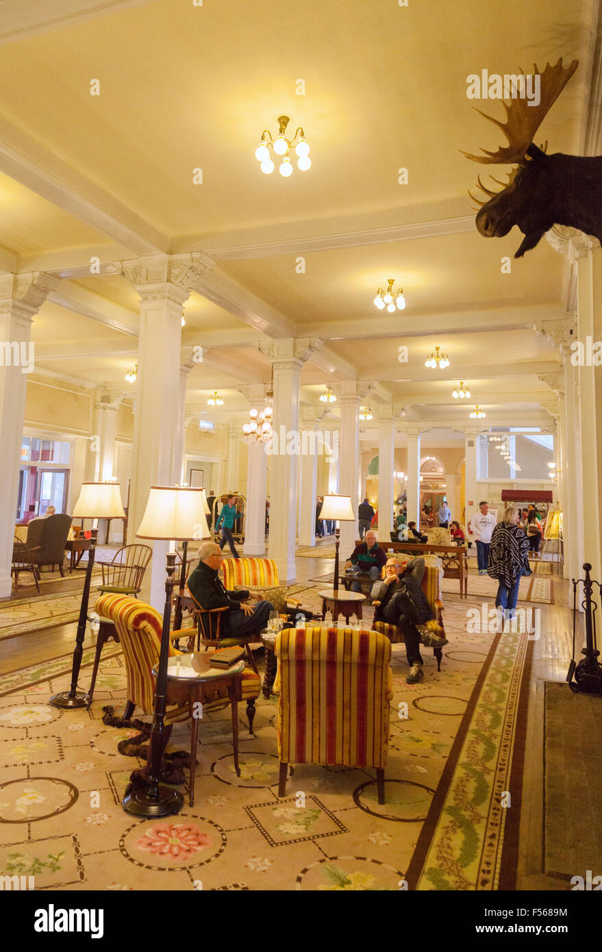 Les invités dans le luxe de l'hôtel Omni Mount Washington Resort, Bretton Hills, New Hampshire, USA Banque D'Images