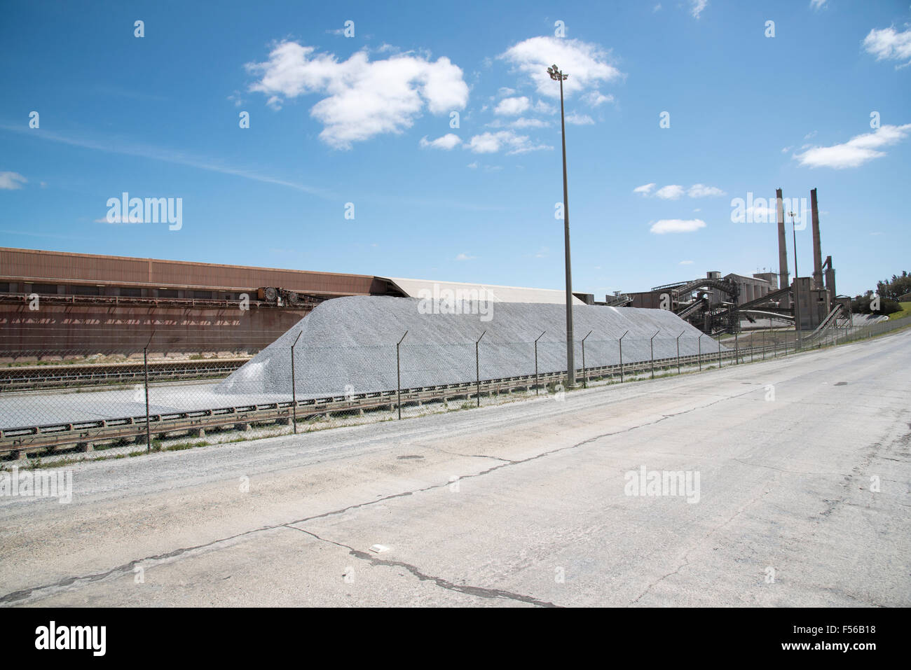 Usine de fabrication de ciment situé dans la campagne près de Riebeeck West Afrique du Sud Banque D'Images