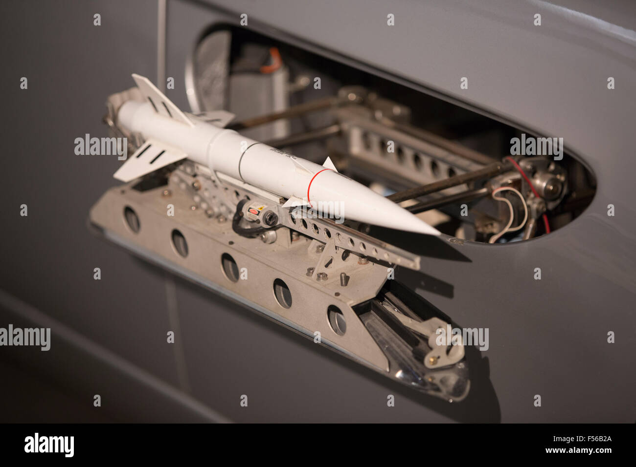 Roquettes sur le côté la BMW Z8 voiture utilisée en 1999 James Bond "Le Monde ne suffit pas' , BOND IN MOTION, exposition de James Bond Banque D'Images