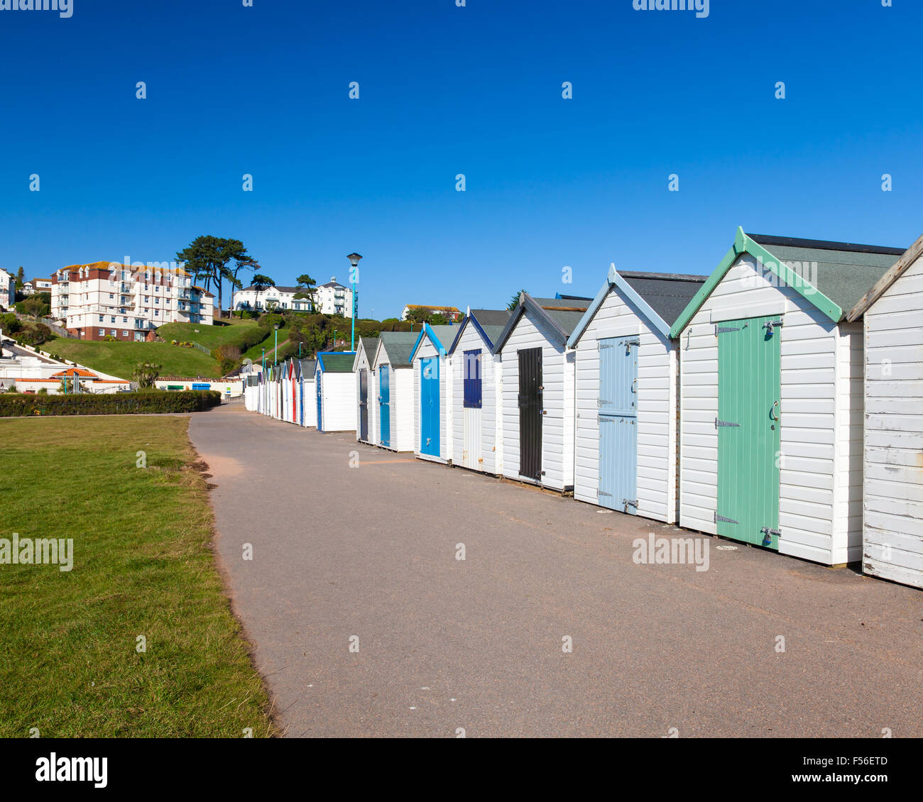 Cabines colorées à Torbay Goodrington Sands Angleterre Devon UK Europe Banque D'Images