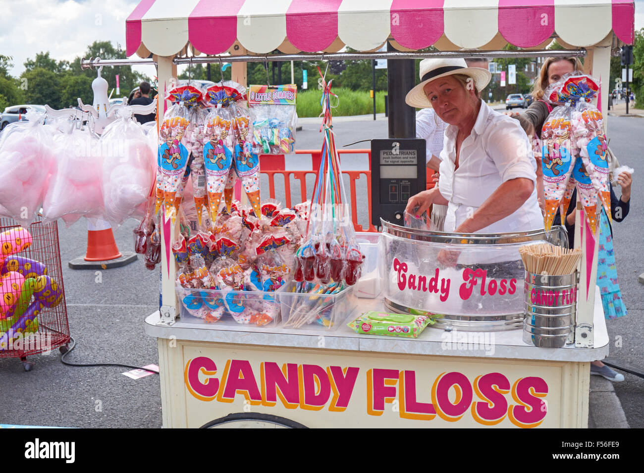 Fil de bonbons à vendre au festival d'été de Hampstead, Londres Angleterre Royaume-Uni Banque D'Images