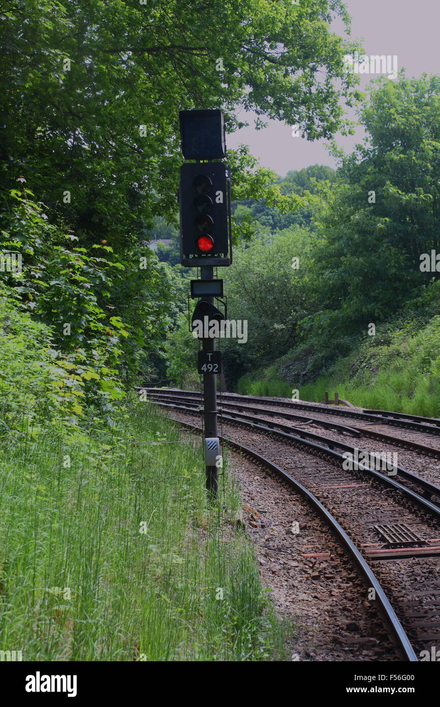 Le signal final avant d'entrer dans la gare de Redhill Reigate, affichant un aspect d'arrêt rouge, quatre aspects du signal lumineux de couleur Banque D'Images