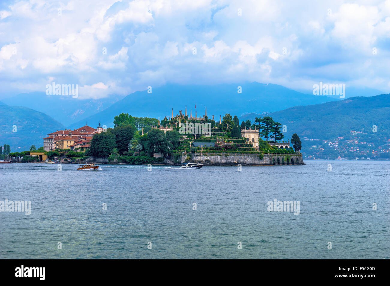 Vue de l'Isola Bella depuis les rives du Lac Majeur en été. Banque D'Images