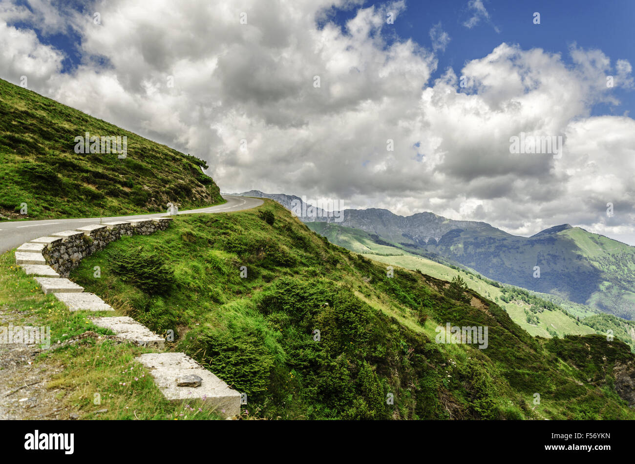 Incroyable vue naturelle à la chaîne des Pyrénées en Espagne Banque D'Images