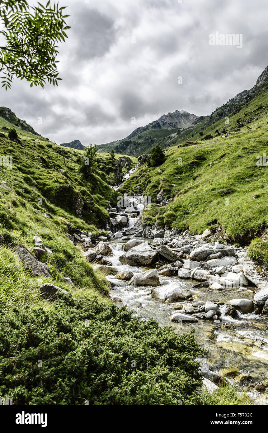 Incroyable vue naturelle à la chaîne des Pyrénées en Espagne Banque D'Images