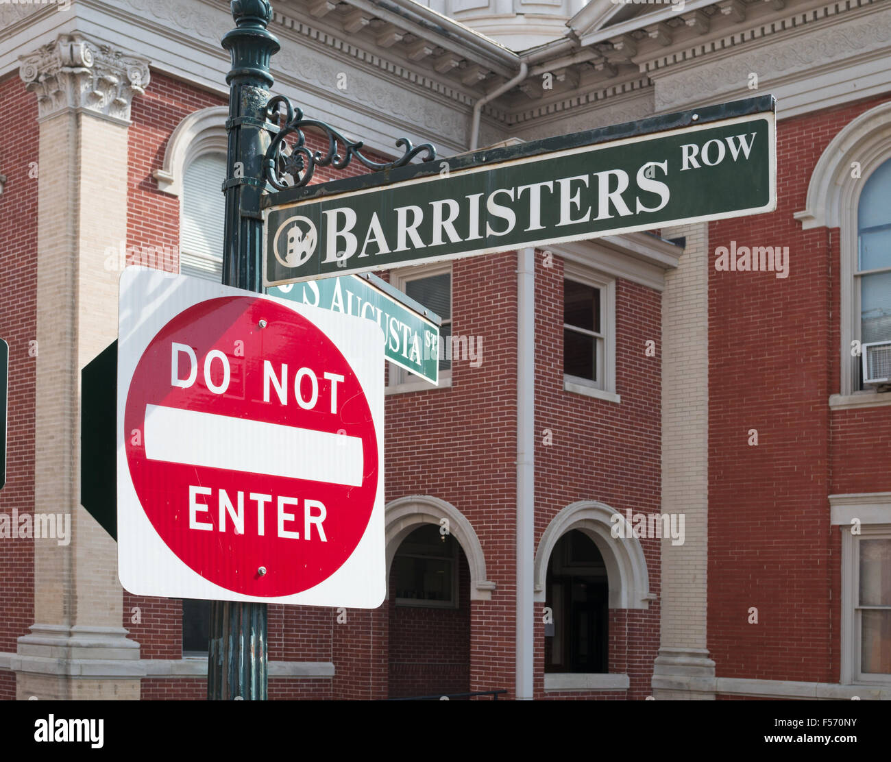 Les signes n'entrent pas et Barristers rangée, Staunton, Virginie, USA Banque D'Images