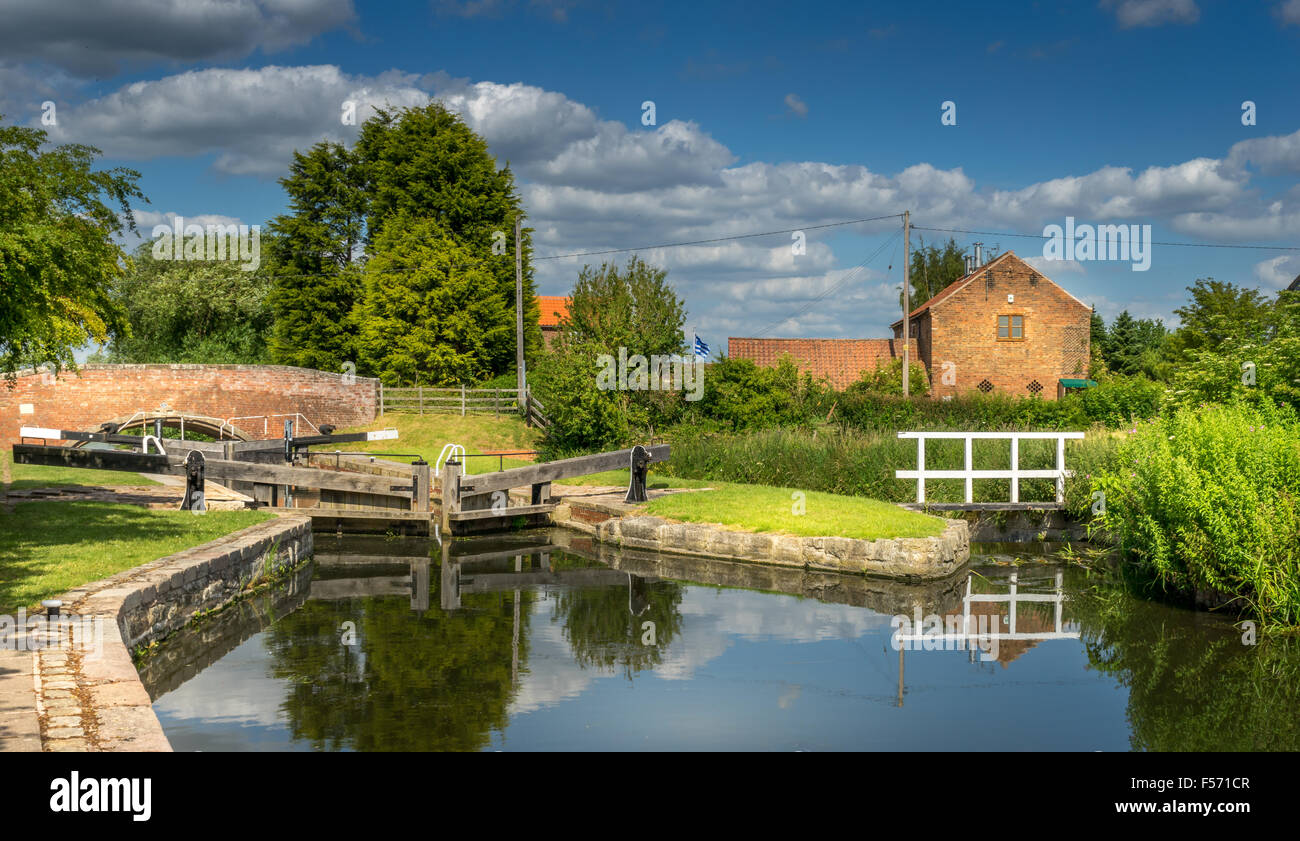 Shaw serrure sur le canal près de Chesterfield Gringley sur la Colline Banque D'Images