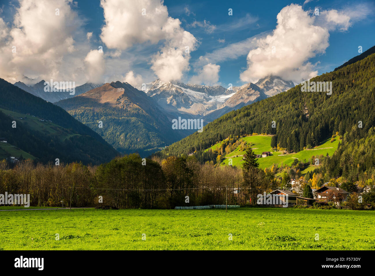 Paysage d'automne panoramique dans l'Alto Adige - Tyrol du Sud, Italie Banque D'Images