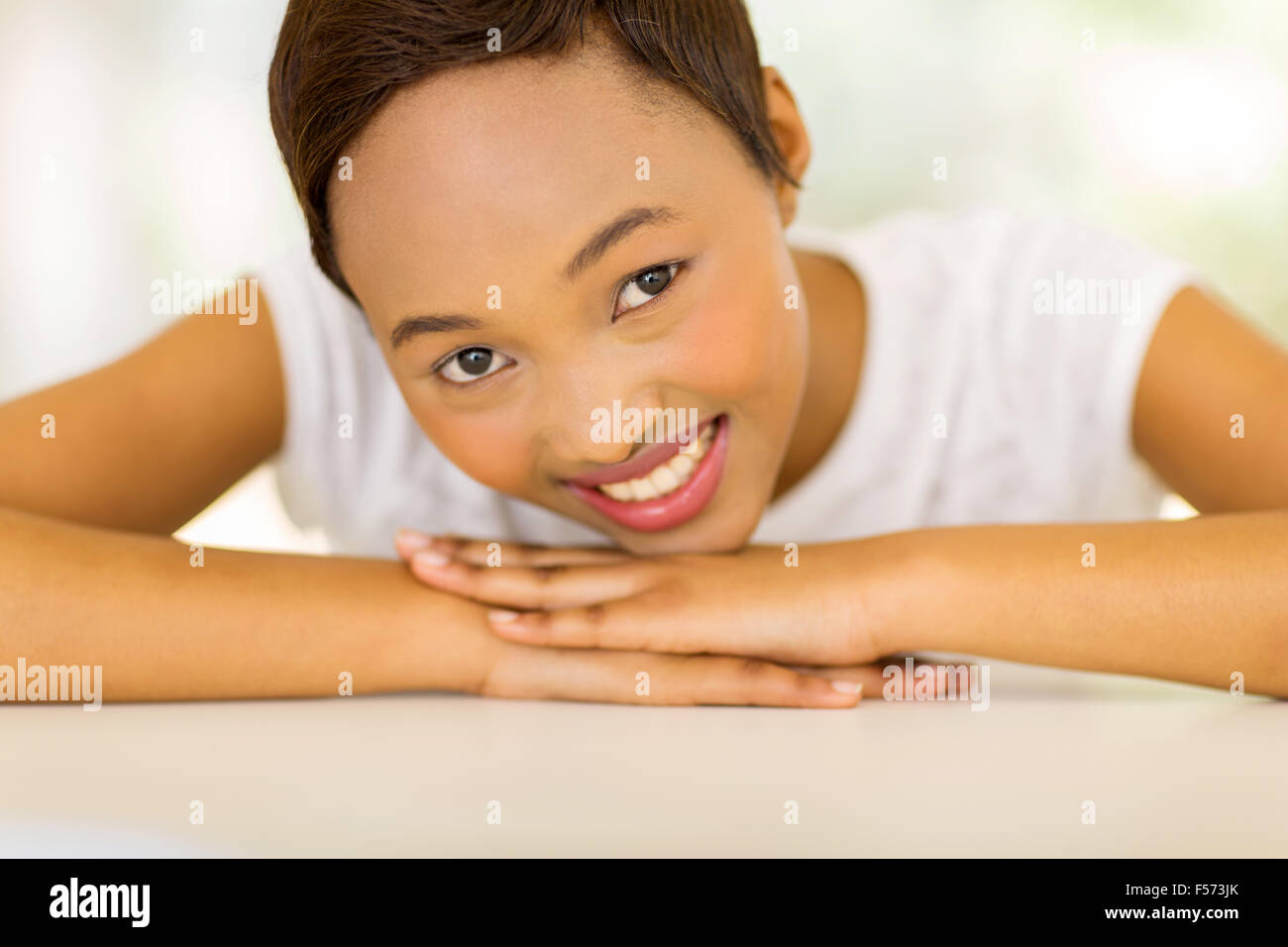 Gorgeous young African American Woman relaxing at home Banque D'Images