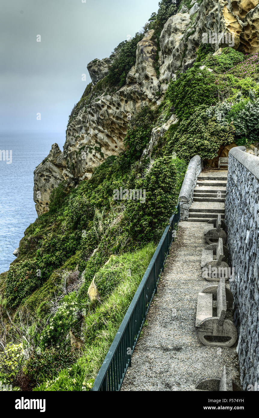 Un endroit paisible avec vue sur l'océan Atlantique Nord. La photo est prise dans la ville de Getaria, Espagne. Banque D'Images