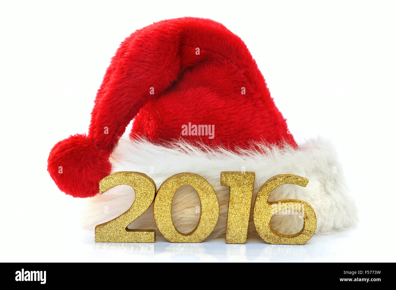 Les chiffres d'or 2016 sur un santa claus hat sur fond blanc Banque D'Images