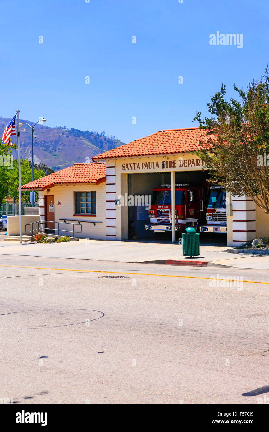 Le Service d'incendie de Santa Paula maison avec deux moteurs dans cette petite ville de Californie Banque D'Images