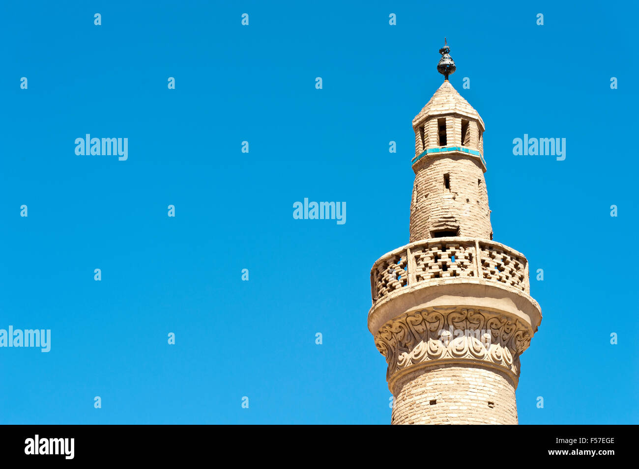 Vieille brique minaret, mosquée Jāmeh de Nā'īn, au centre de l'Iran, Ispahan, Iran Province Banque D'Images