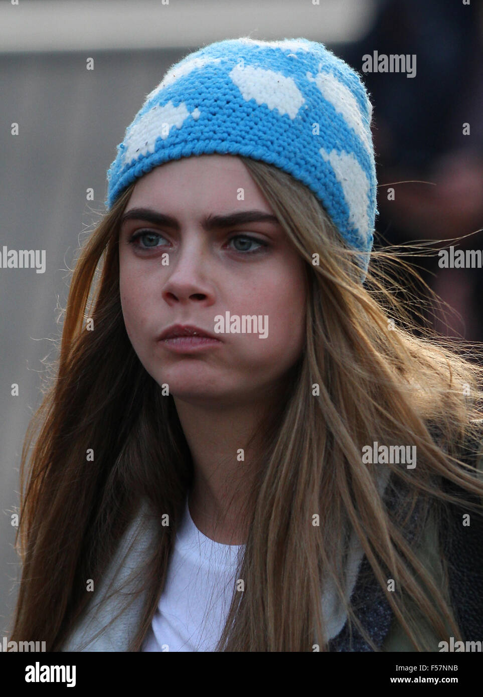 Londres, Royaume-Uni, 18 février 2013 : Cara Delevingne Burberry Prorsum arrive pour la London Fashion Week - show. Banque D'Images