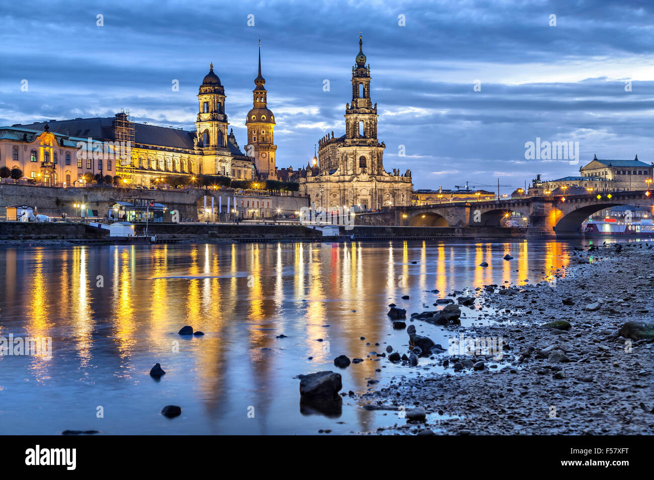 Vue sur les toits de Dresde du côté de l'Elbe, Saxe, Allemagne Banque D'Images