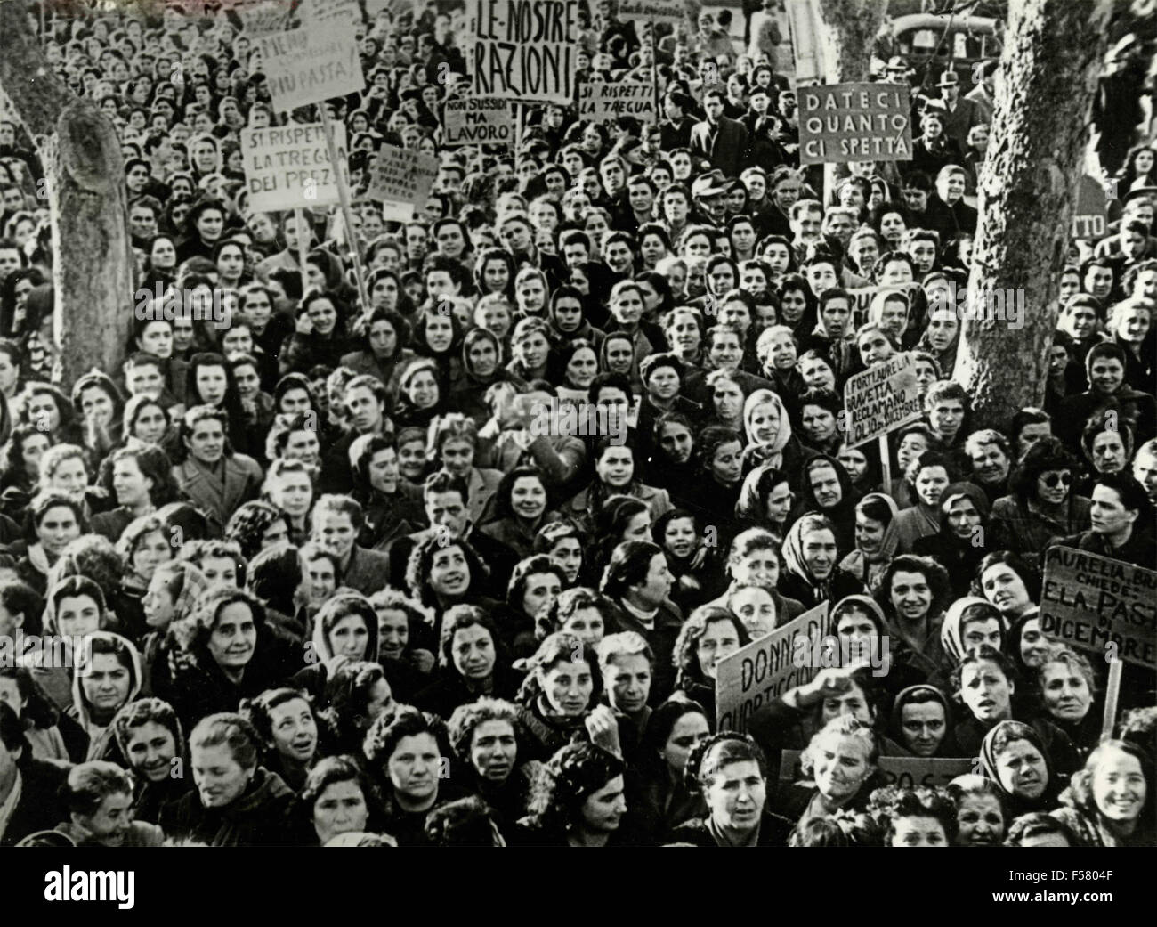 Procession de la femme romaine manifester contre le coût élevé de la vie, de l'Italie Banque D'Images