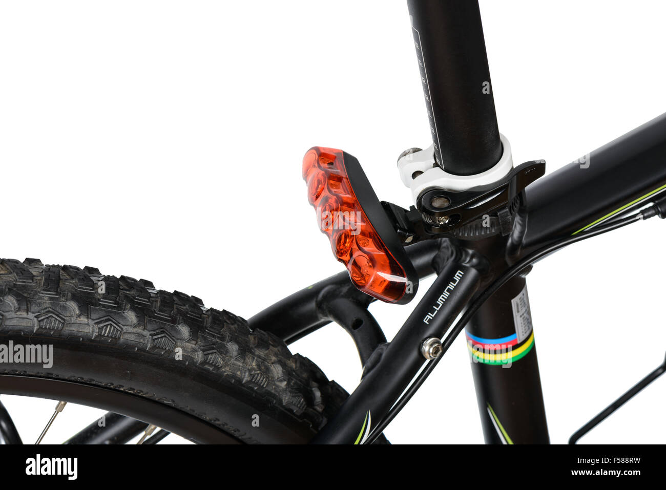 Couleur rouge feu arrière de vélo installé à la tige de selle, isolated on white Banque D'Images