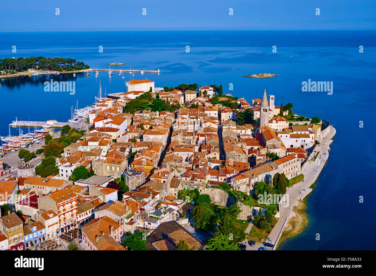 La Croatie, la côte Adriatique, l'Istrie, le village de Porec, vue aérienne  Photo Stock - Alamy