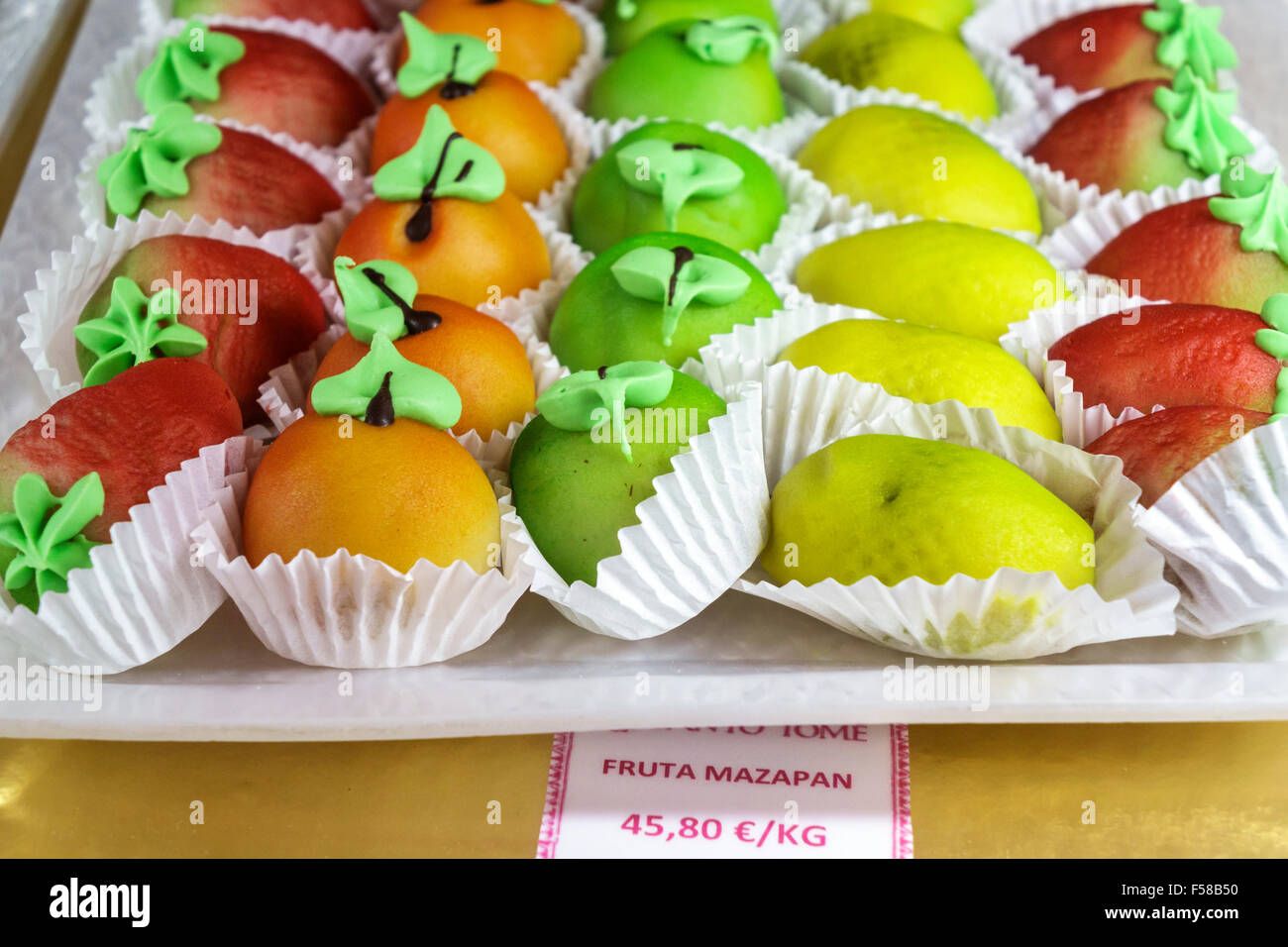 Tolède Espagne,Europe,espagnol,hispanique ethnique Plaza de Zocodover,Pasteleria Santo Tome,confiserie,massepain,mazapan,spécialité locale,confection,cadeau bo Banque D'Images