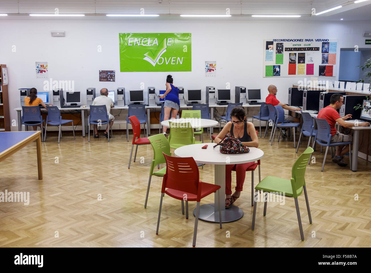 Tolède Espagne,Europe,Espagnol,Hispanic Biblioteca de Castilla-la Mancha,bibliothèque,intérieur,terminaux informatiques,accès Internet,Spain150702117 Banque D'Images