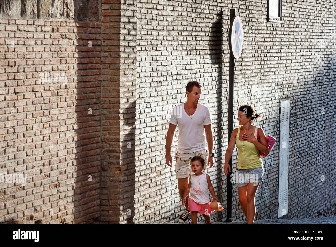 Tolède Espagne, Europe, Espagnol, hispanique hispanique Latins Latino Latinos, hispanophone, site du patrimoine mondial, centre historique, mur de briques, adulte Banque D'Images