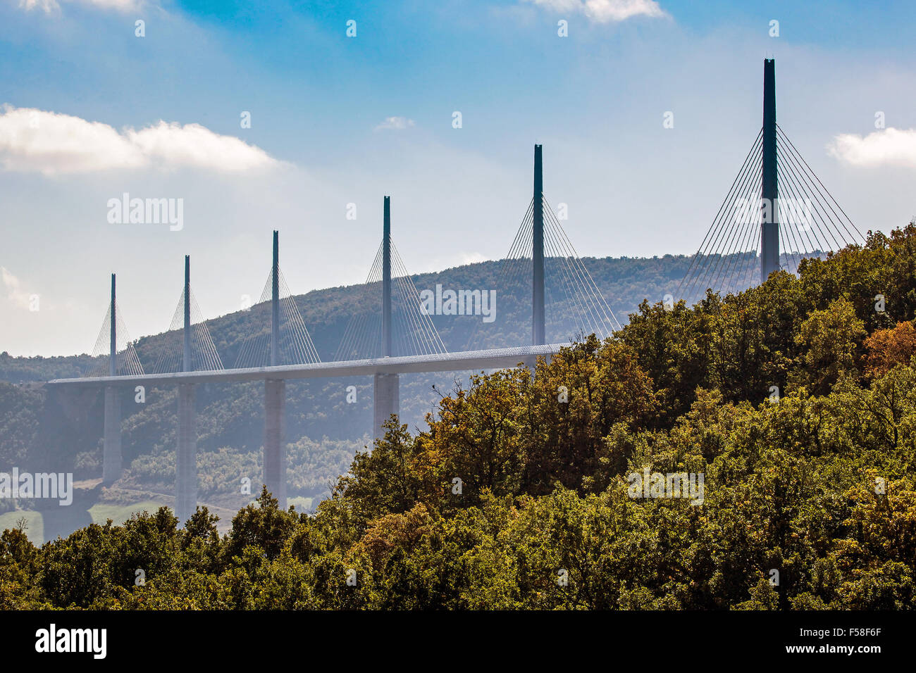 Millau (Cantal, France) : plus haut pont au monde Banque D'Images