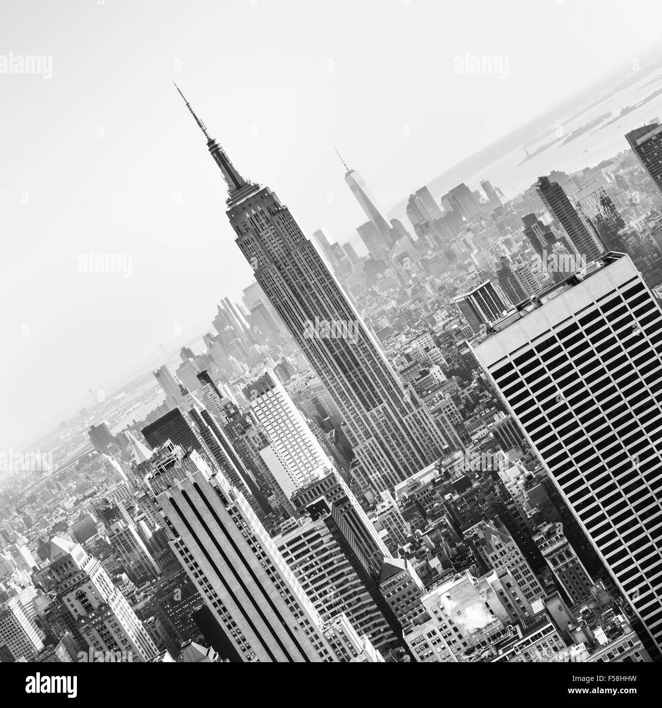 New York City Manhattan skyline au coucher du soleil. Banque D'Images