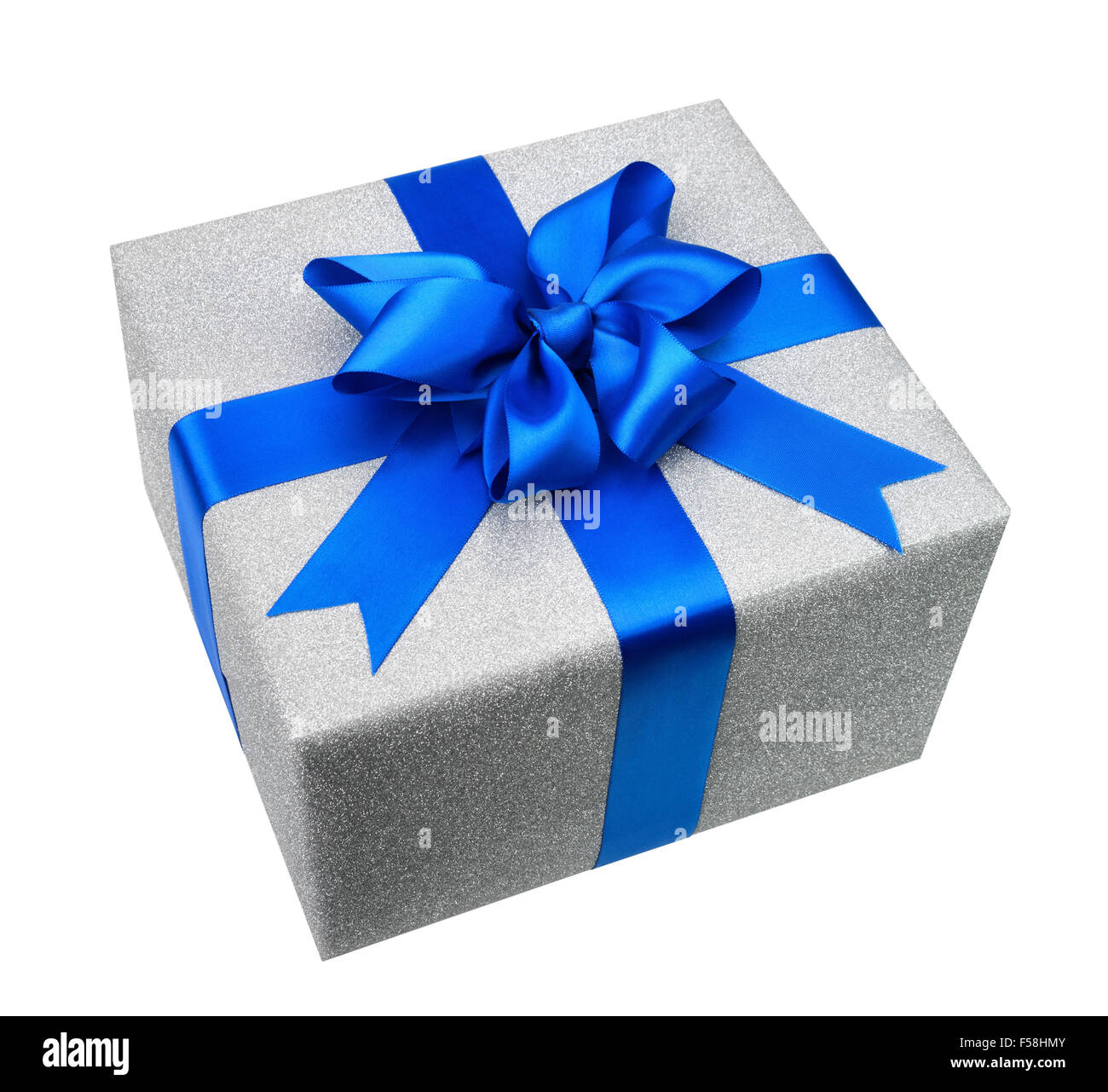 Boîte-cadeau en argent avec ruban bleu et une élégante fantaisie, bow studio isolé sur fond blanc Banque D'Images