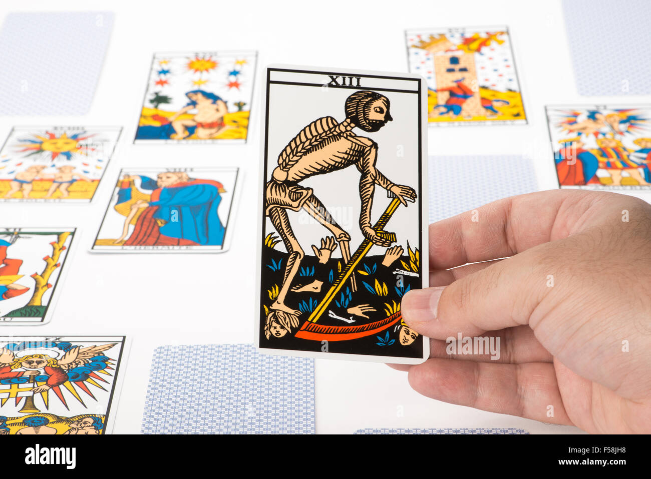 Tarot tirage sur fond blanc : la mort Banque D'Images