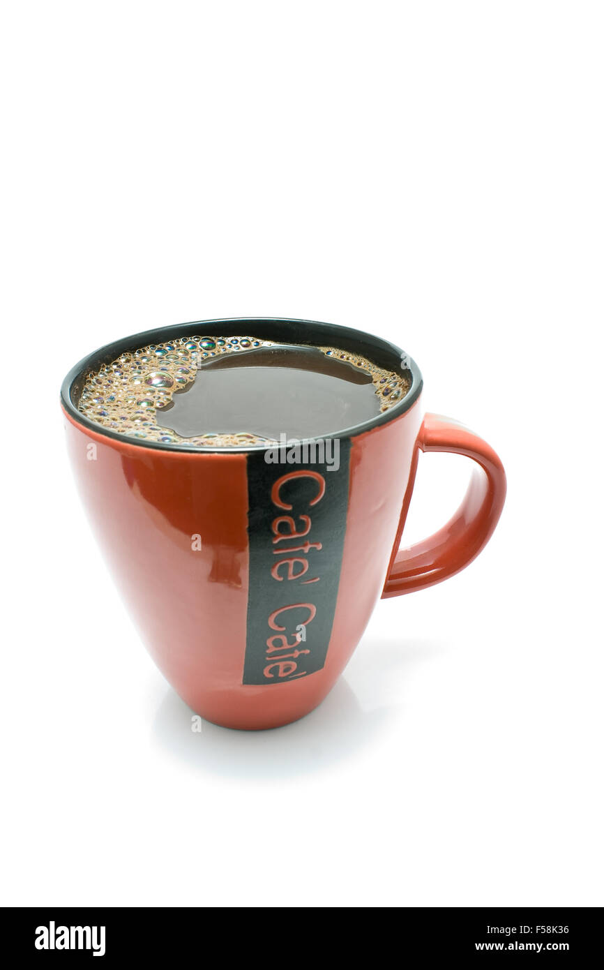 Tasse de café noir rouge isolé sur fond blanc Banque D'Images