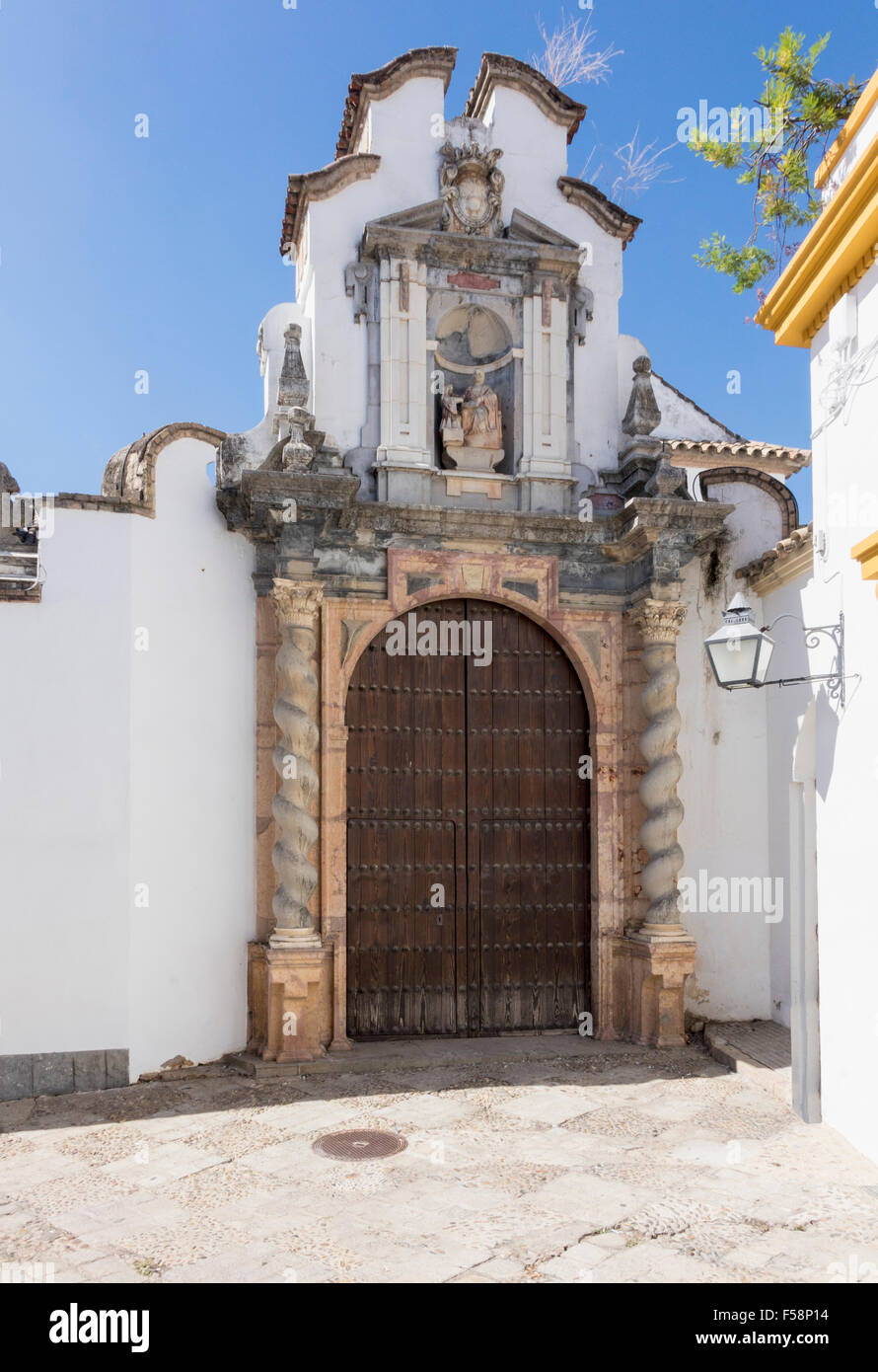 Ancien couvent des capacités dans une rue étroite dans le quartier juif de Cordoue, Espagne, Europe Banque D'Images