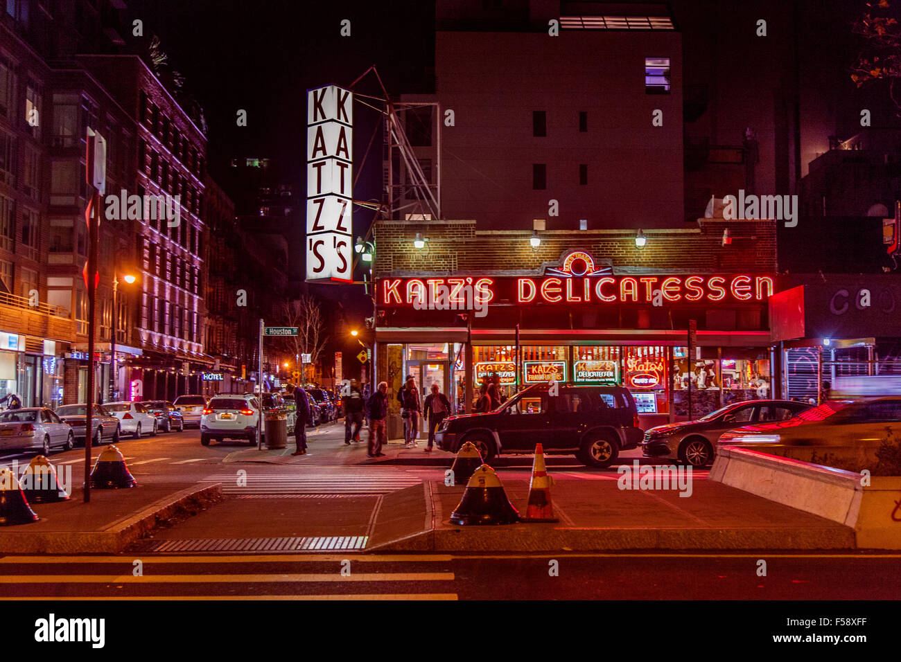 Katz's Deli, Traiteur un diner dans le Lower East Side, New York City, États-Unis d'Amérique. Banque D'Images
