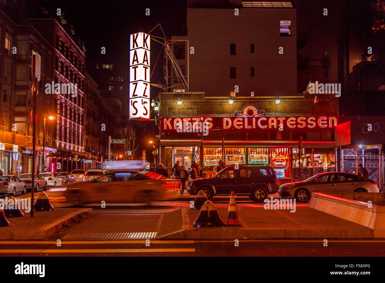 Katz's Deli, Traiteur un diner dans le Lower East Side, New York City, États-Unis d'Amérique. Banque D'Images