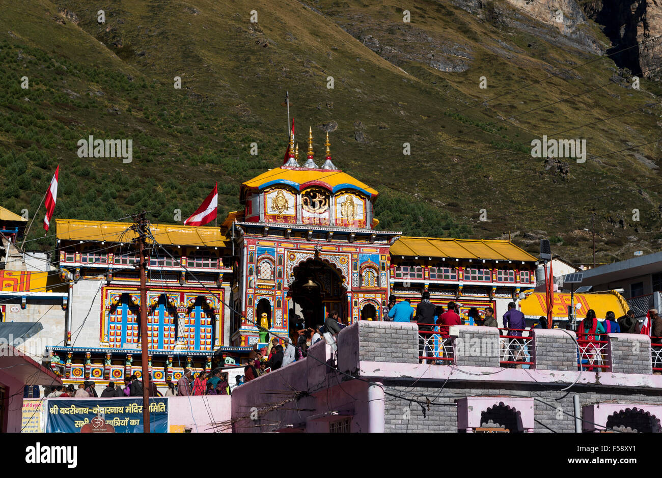 Badrinath, Garhwal Himalaya, Inde. Le temple de Badrinath, l'un des endroits de pèlerinage les plus sacrés de l'Hindouisme Banque D'Images