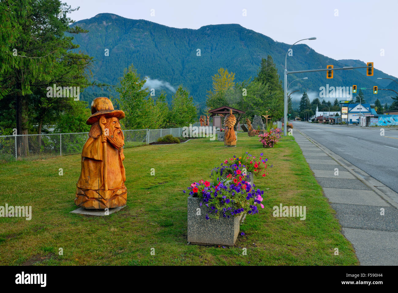 Des sculptures en bois installés dans le parc Rotary International Espoir, Hope, Colombie-Britannique, Canada Banque D'Images