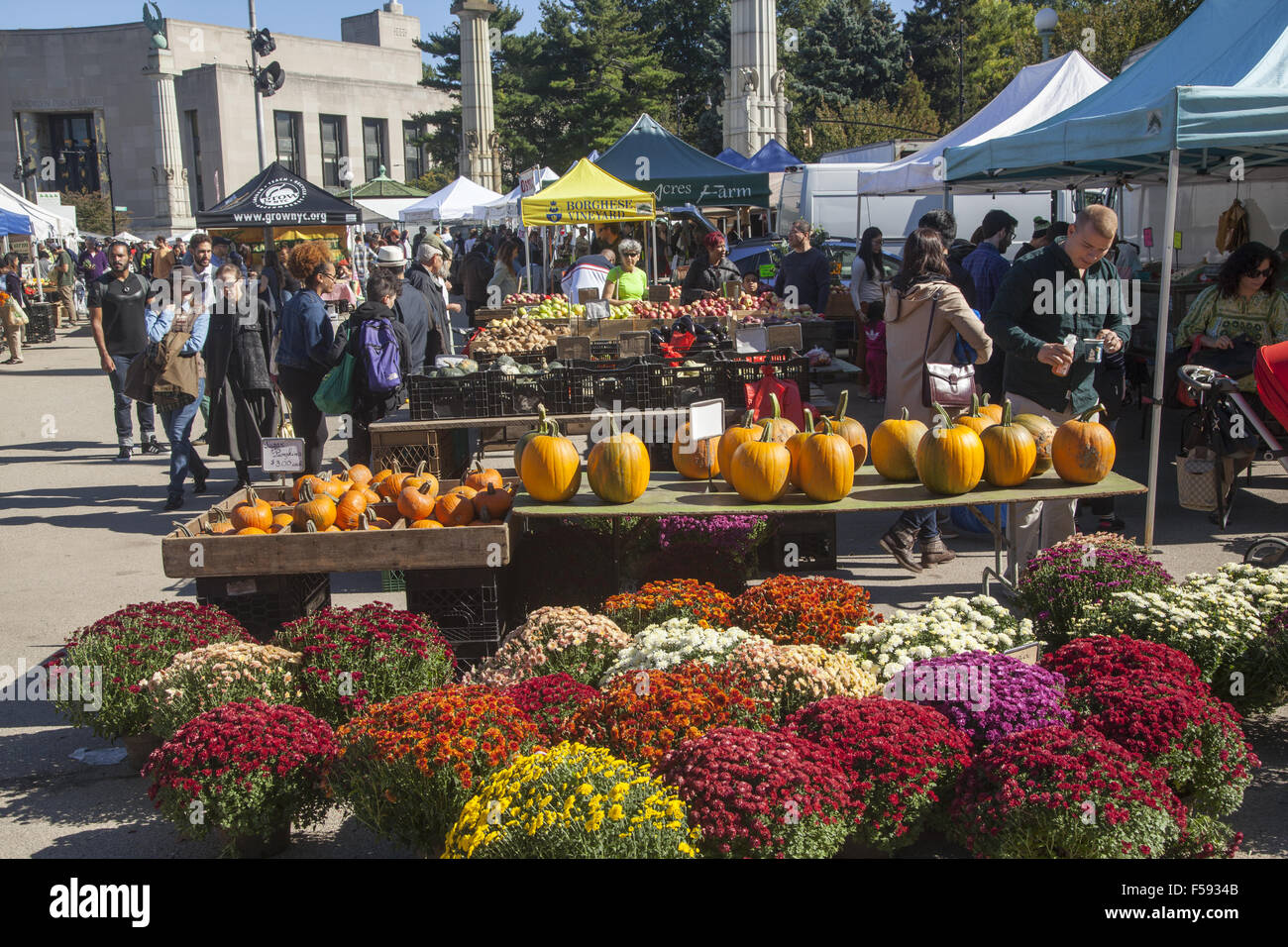 Journée d'automne au Grand Army Plaza Farmers Market à Park Slope, Brooklyn, New York. Banque D'Images
